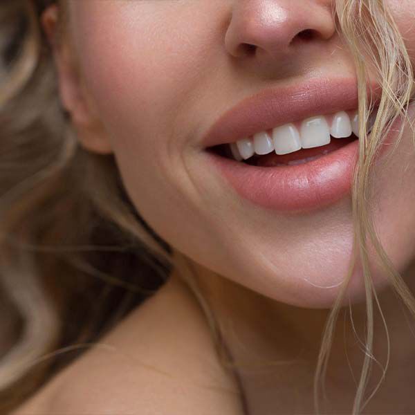 ¿COMO AGRANDAR LOS LABIOS CON MAQUILLAJE?