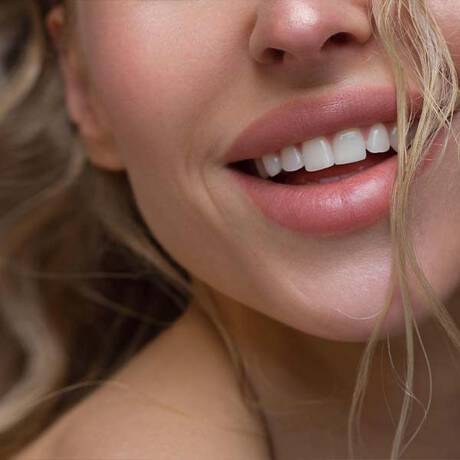 ¿COMO AGRANDAR LOS LABIOS CON MAQUILLAJE?