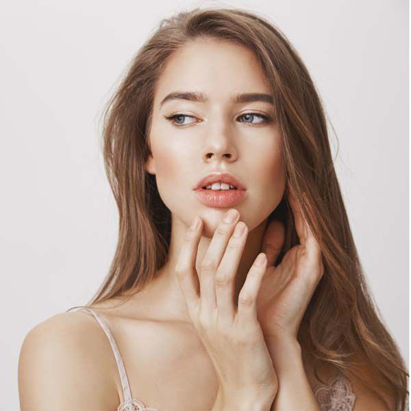 ¿COMO AGRANDAR LOS LABIOS CON MAQUILLAJE?