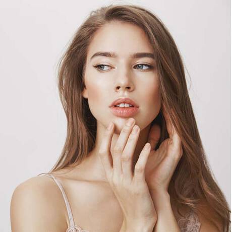 ¿COMO AGRANDAR LOS LABIOS CON MAQUILLAJE?