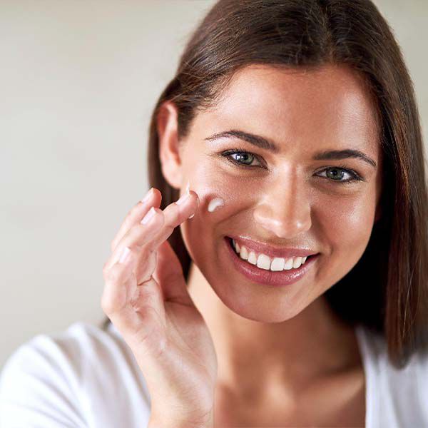 ¿COMO AGRANDAR LOS LABIOS CON MAQUILLAJE?