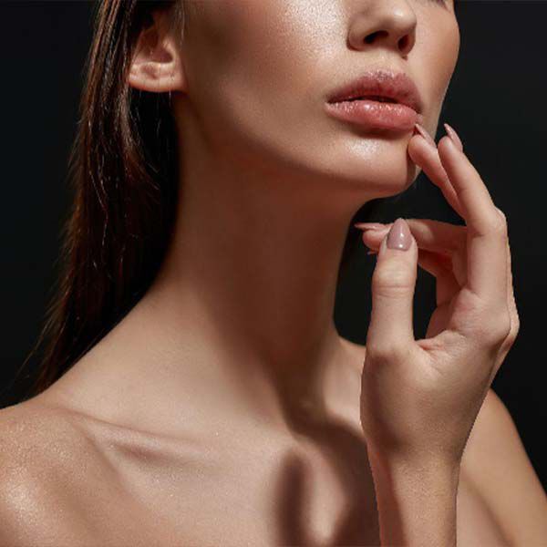 ¿COMO AGRANDAR LOS LABIOS CON MAQUILLAJE?
