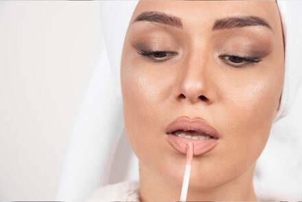 como aplicar contorno de labios