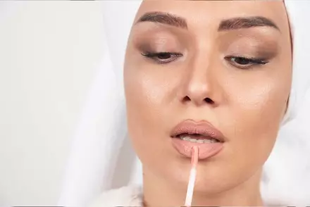 como aplicar contorno de labios