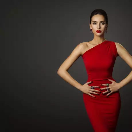 color de labios para vestido rojo