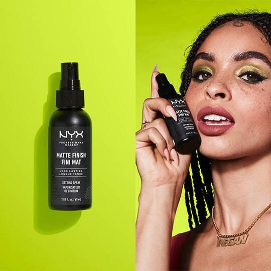 spray fijador de maquillaje.