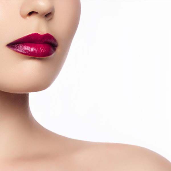 ¿COMO AGRANDAR LOS LABIOS CON MAQUILLAJE?