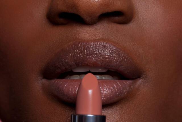 lip combo nude