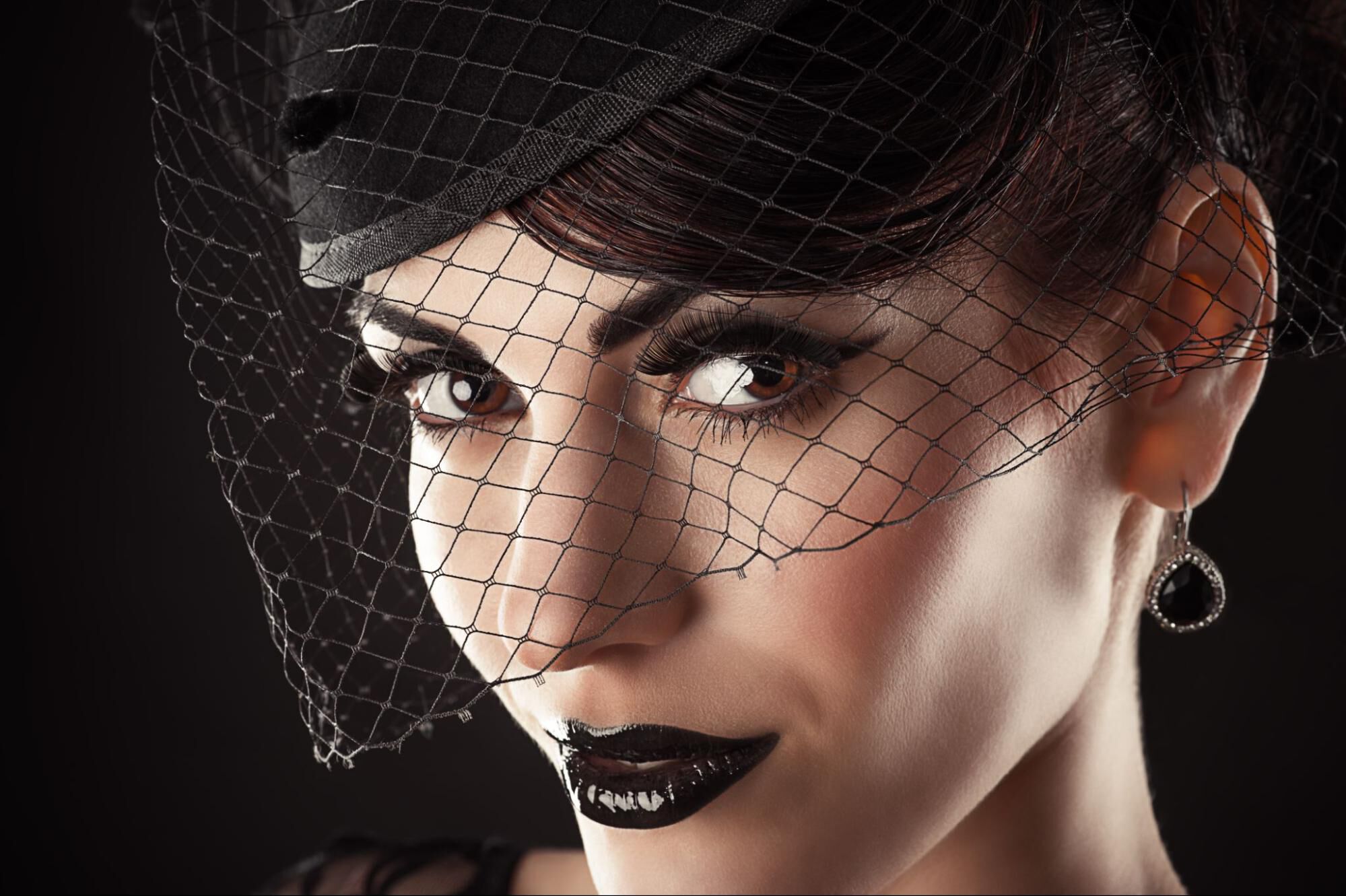 maquillar labios finos