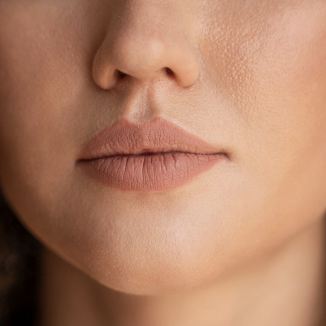 maquillar labios finos