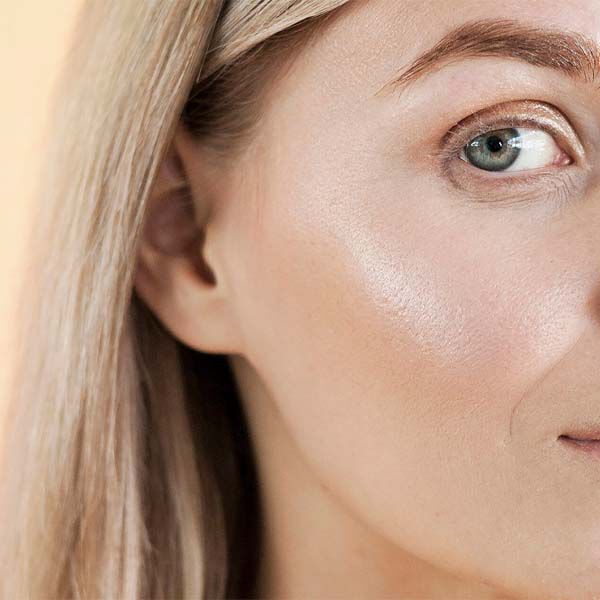 ¿COMO AGRANDAR LOS LABIOS CON MAQUILLAJE?