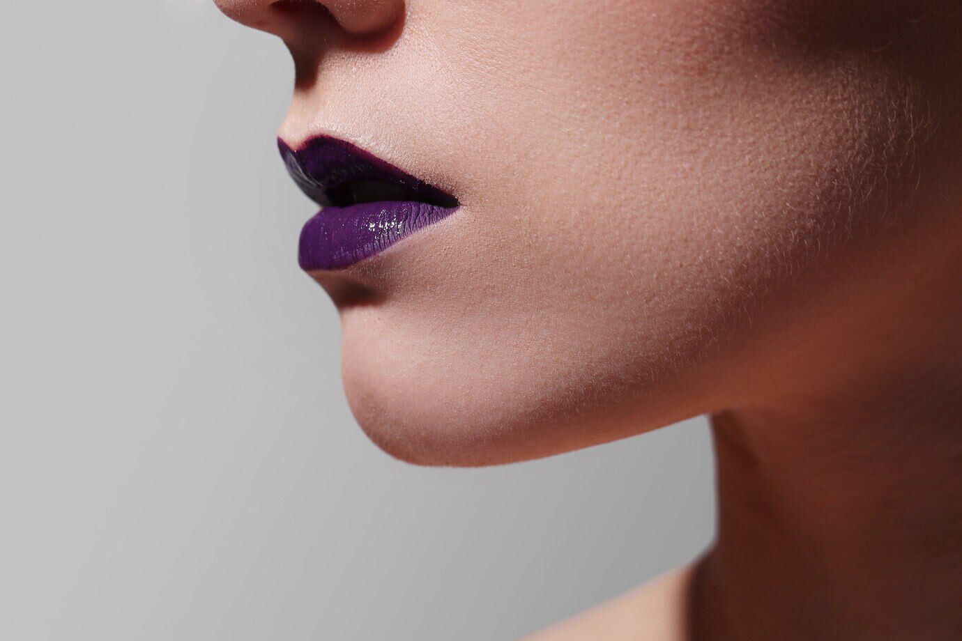 maquillar labios finos