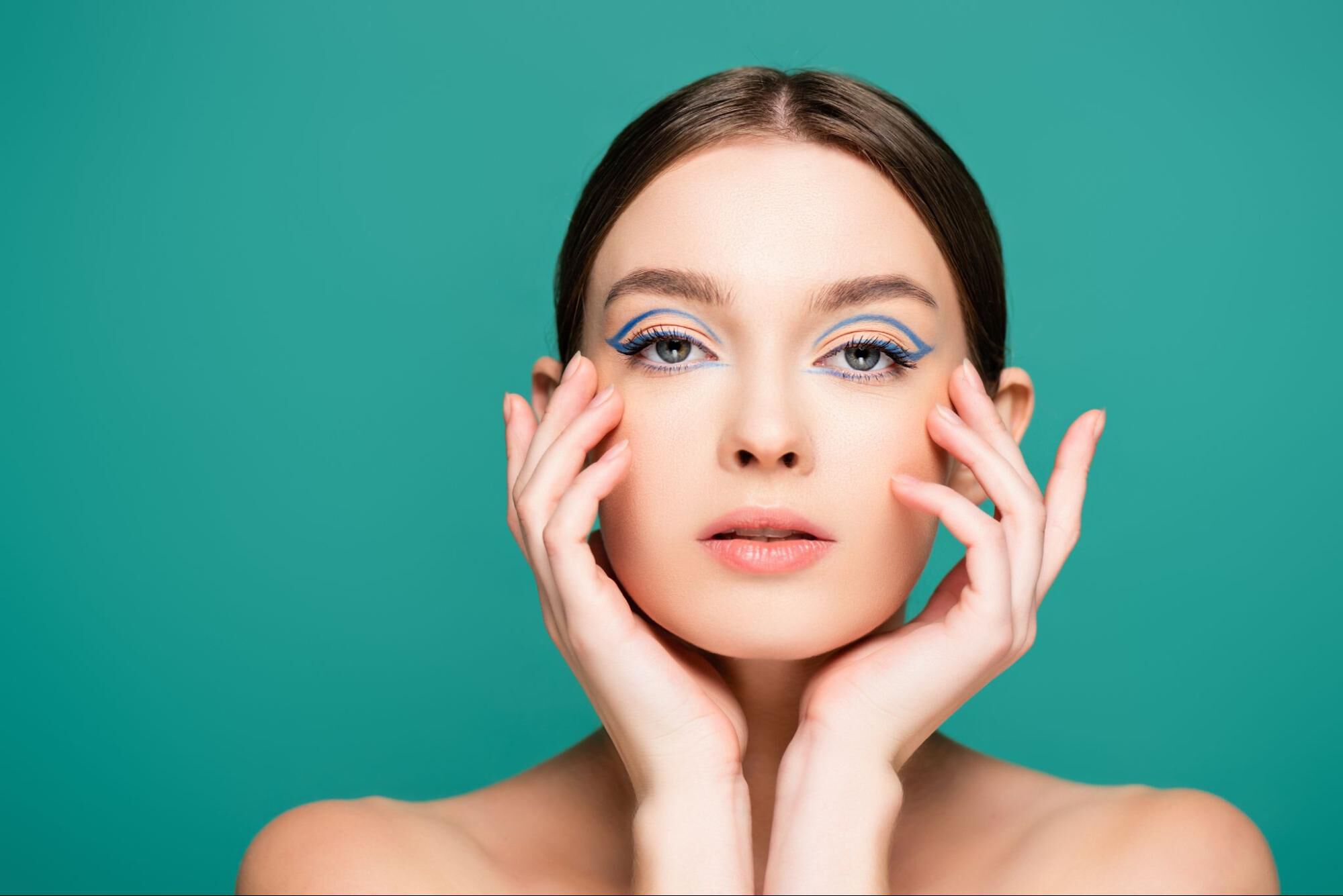 maquillar labios finos