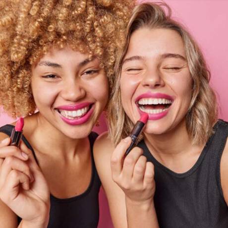 ¿COMO AGRANDAR LOS LABIOS CON MAQUILLAJE?