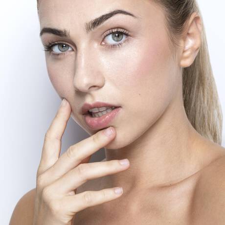 maquillar labios finos